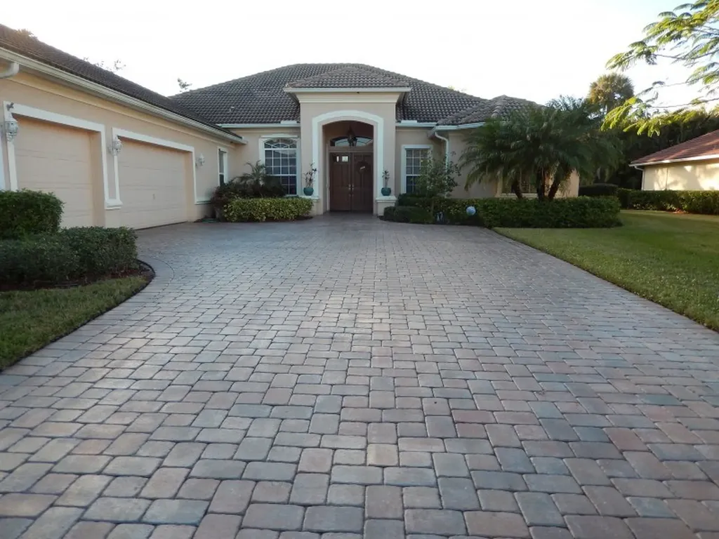 1705 Cassville Avenue Vero Beach FL 32966