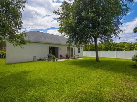 390 21st Court SW Vero Beach FL 32962