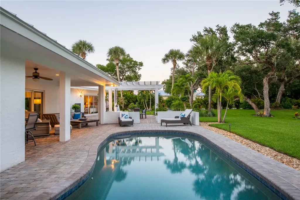 2555 Lagoon Court Vero Beach FL 32963