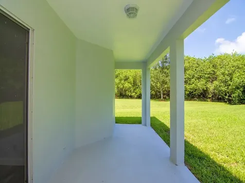 729 46th Square Vero Beach FL 32968