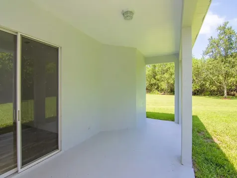 729 46th Square Vero Beach FL 32968