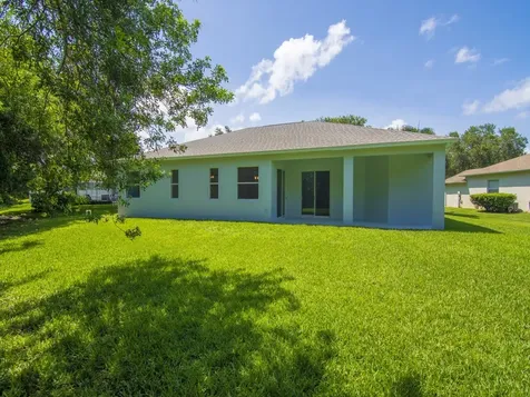 729 46th Square Vero Beach FL 32968