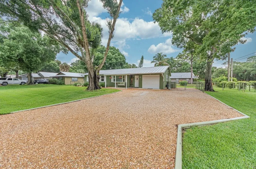 10 45th Avenue Vero Beach FL 32968