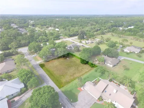 435 38th Court Vero Beach FL 32968