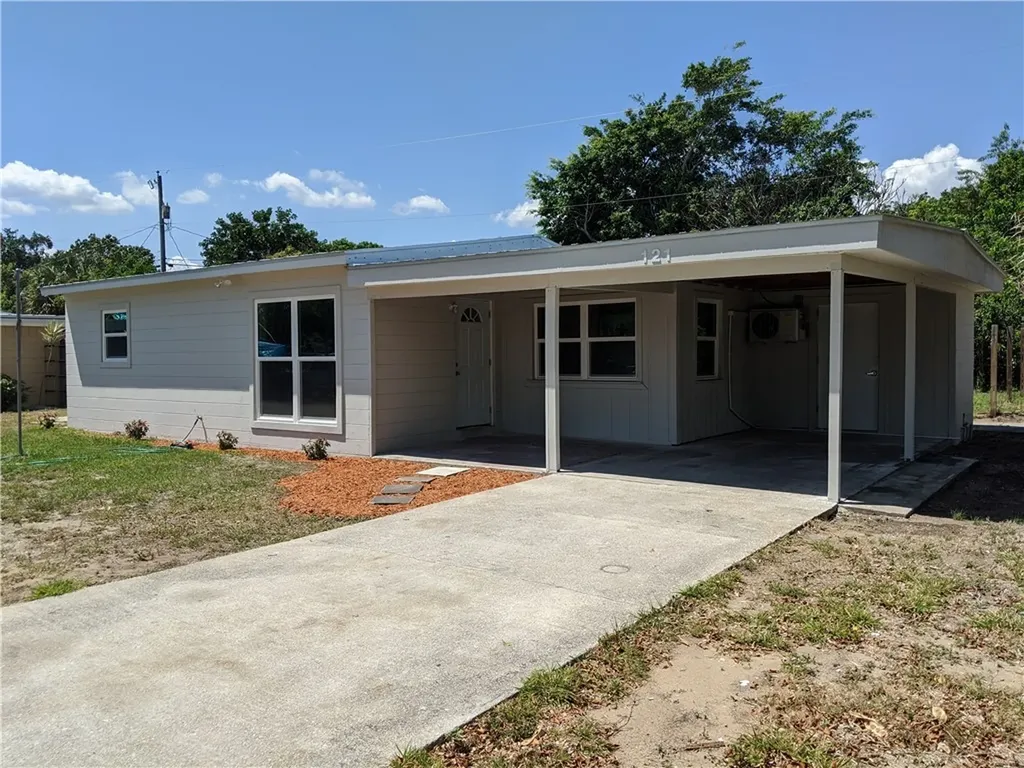121 6th Court SW Vero Beach FL 32962
