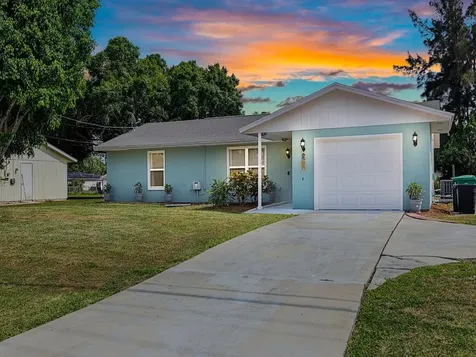 372 SW Lakehurst Drive Port St. Lucie FL 34983