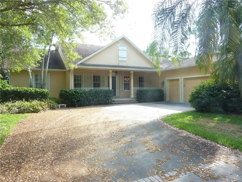 1190 Carolina Circle SW Vero Beach FL 32962
