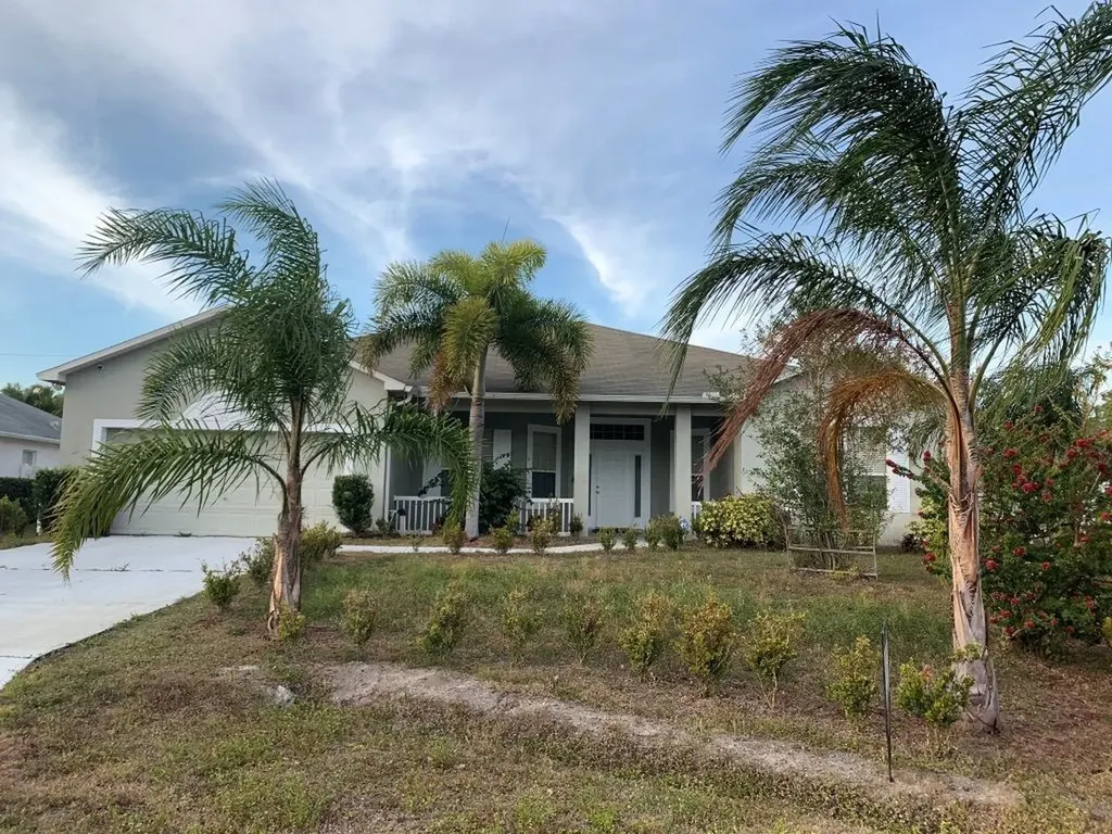 899 Lyons Circle NW Palm Bay FL 32907