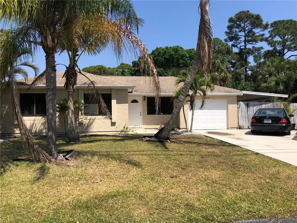 2337 SE Mariposa Avenue Port St. Lucie FL 34952