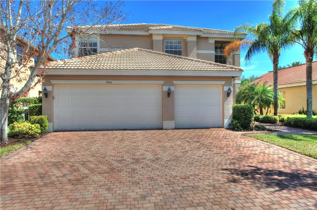 2041 Grey Falcon Circle SW Vero Beach FL 32962