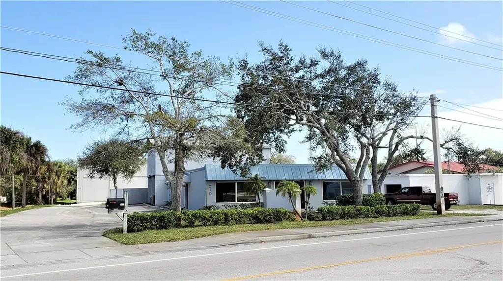 210 Old Dixie Highway Vero Beach FL 32962