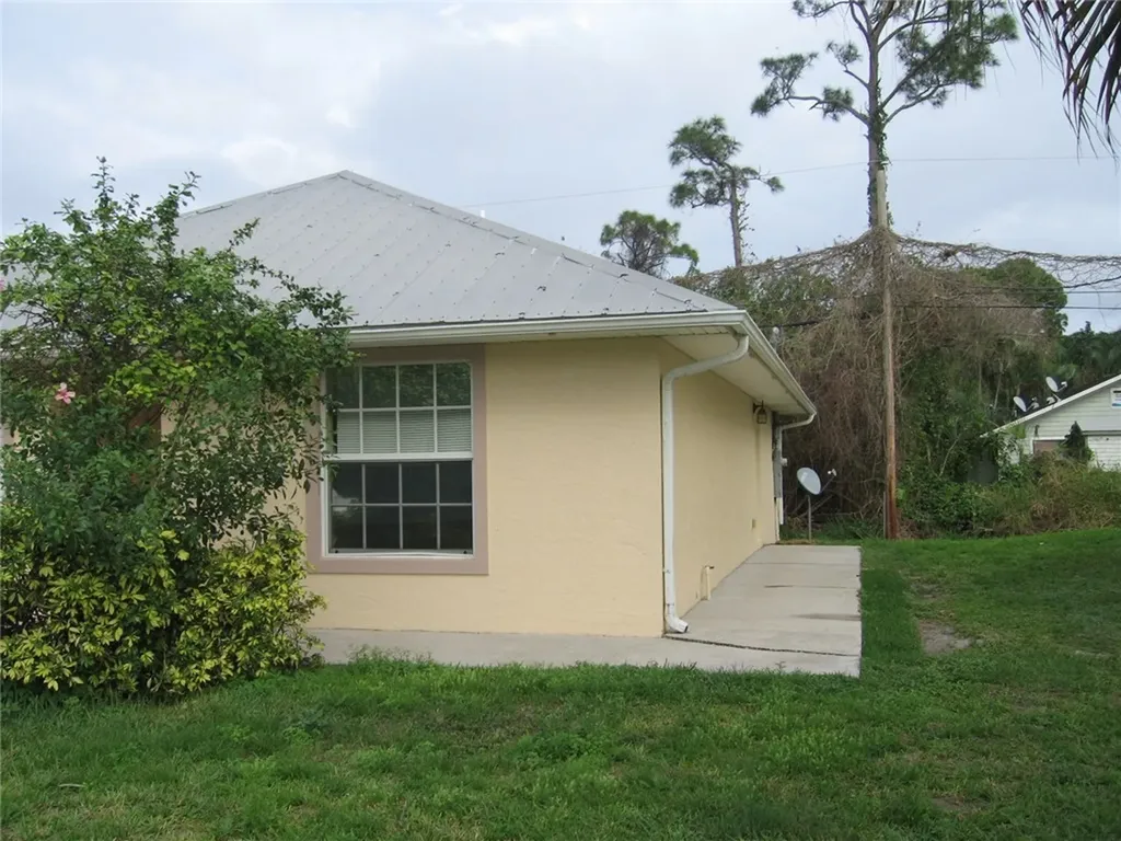 1216 14th Avenue SW Vero Beach FL 32962