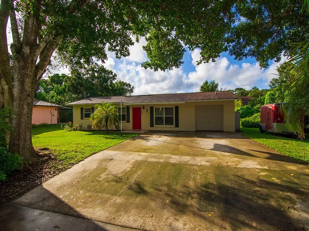 8607 Belleair Avenue Fort Pierce FL 34951