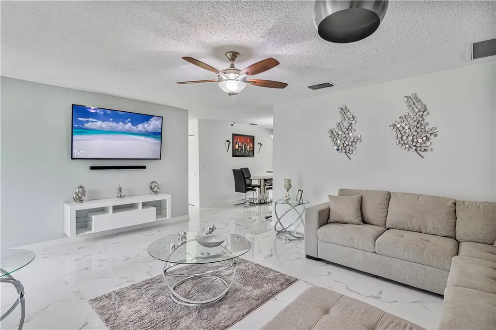 6904 Santa Clara Boulevard Fort Pierce FL 34951