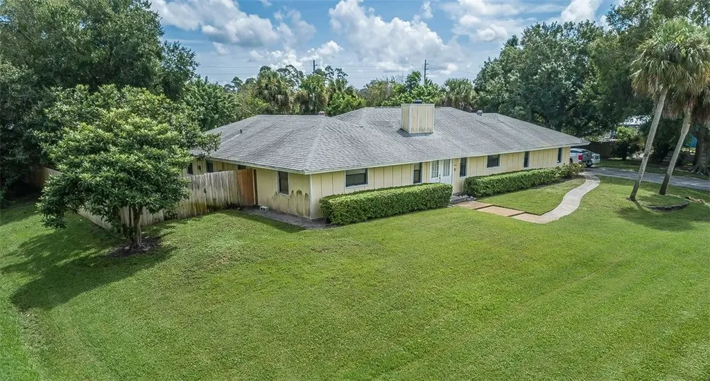 440 28th Court SW Vero Beach FL 32968