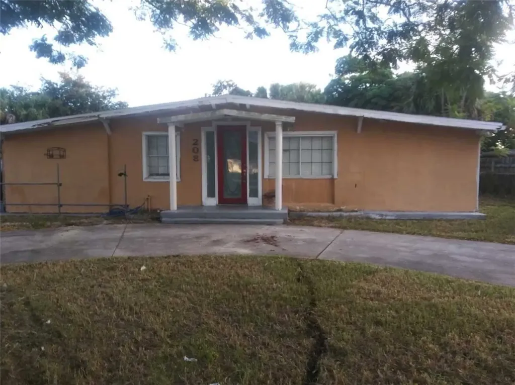 208 Southern Avenue Fort Pierce FL 34950