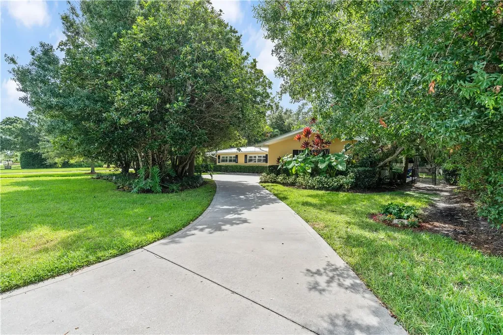 645 Royal Palm Place Vero Beach FL 32960