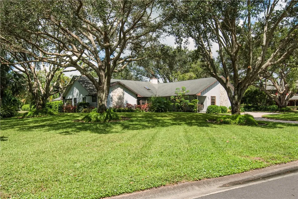 365 34th Court SW Vero Beach FL 32968