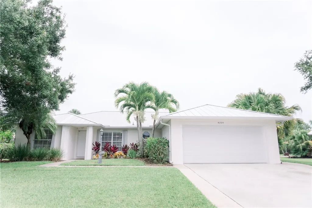 5220 3rd Manor Vero Beach FL 32968