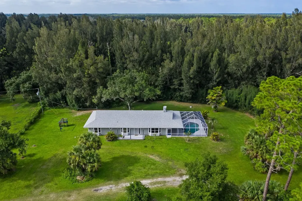 13656 107th Street Fellsmere FL 32948