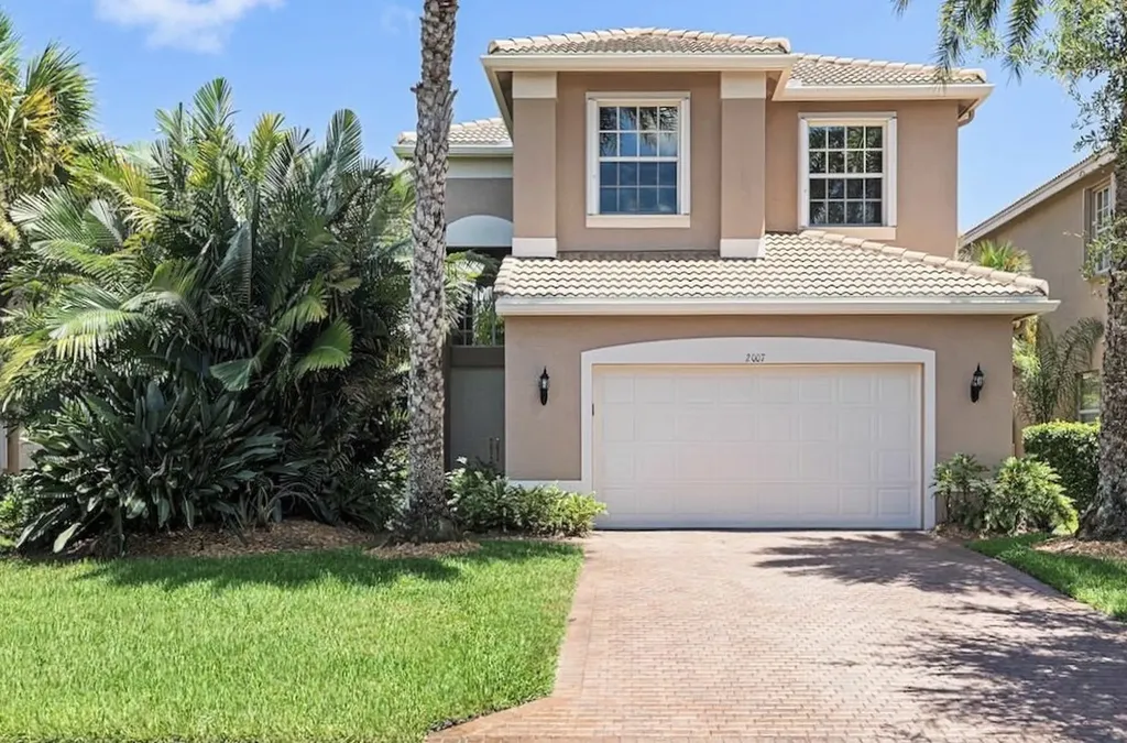 2007 Grey Falcon Circle SW Vero Beach FL 32962