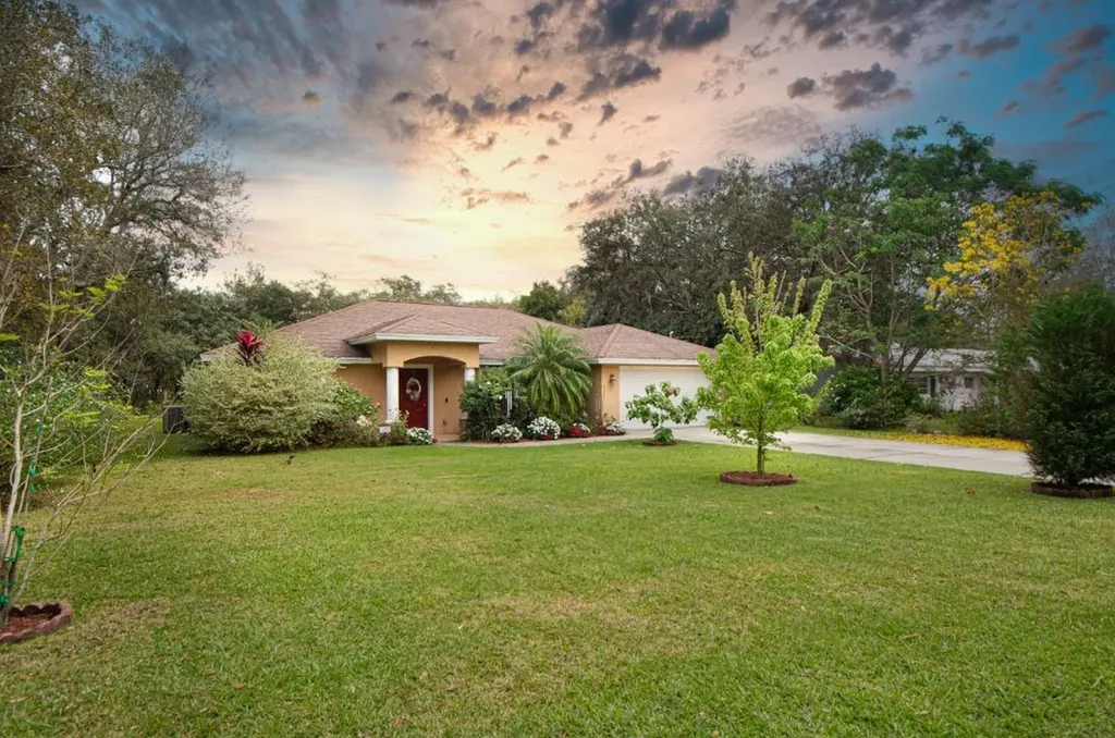 1886 N Seminole Road Avon Park FL 33825