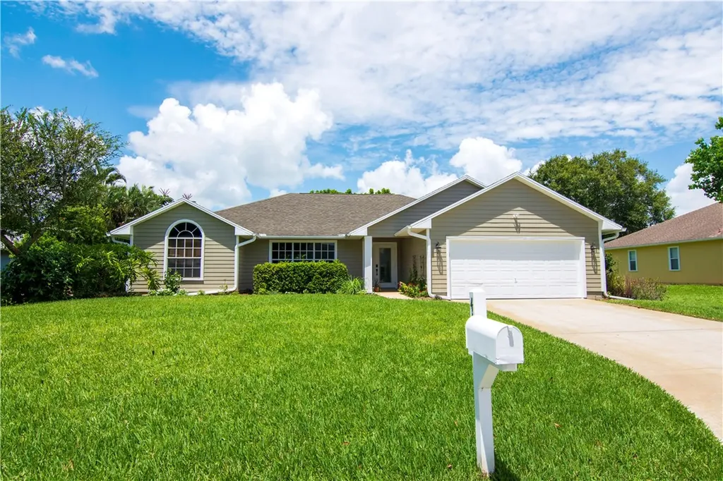 445 29th Court SW Vero Beach FL 32968