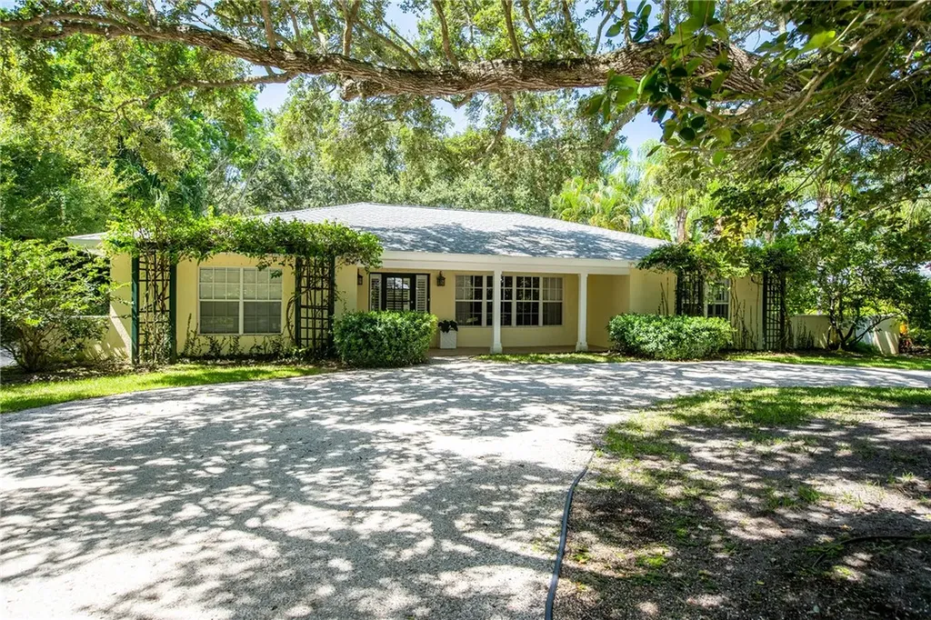 711 Riomar Drive Vero Beach FL 32963