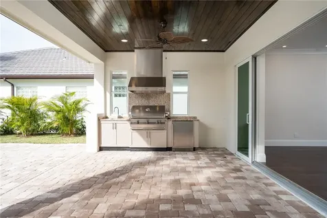 1700 Lake Club Court Vero Beach FL 32963