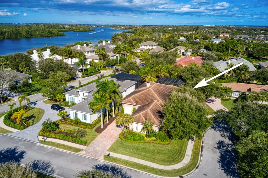 1316 Lake Bend Court Vero Beach FL 32963
