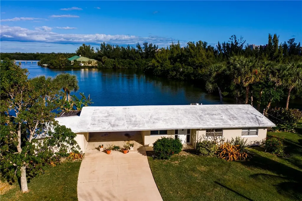 904 Jackson Way Hutchinson Island FL 34949