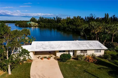 904 Jackson Way Hutchinson Island FL 34949