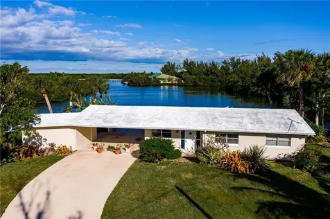 904 Jackson Way Hutchinson Island FL 34949