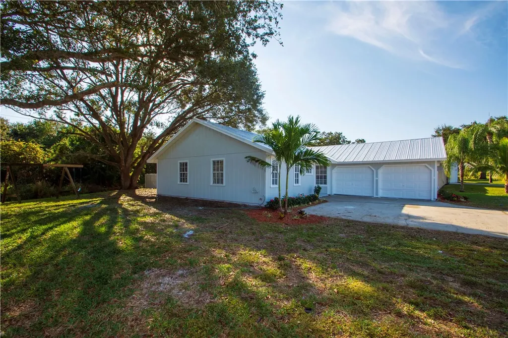 153 S 19th Circle SW Vero Beach FL 32962