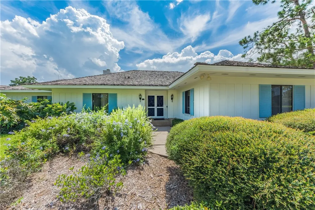 5825 Clubhouse Drive Vero Beach FL 32967
