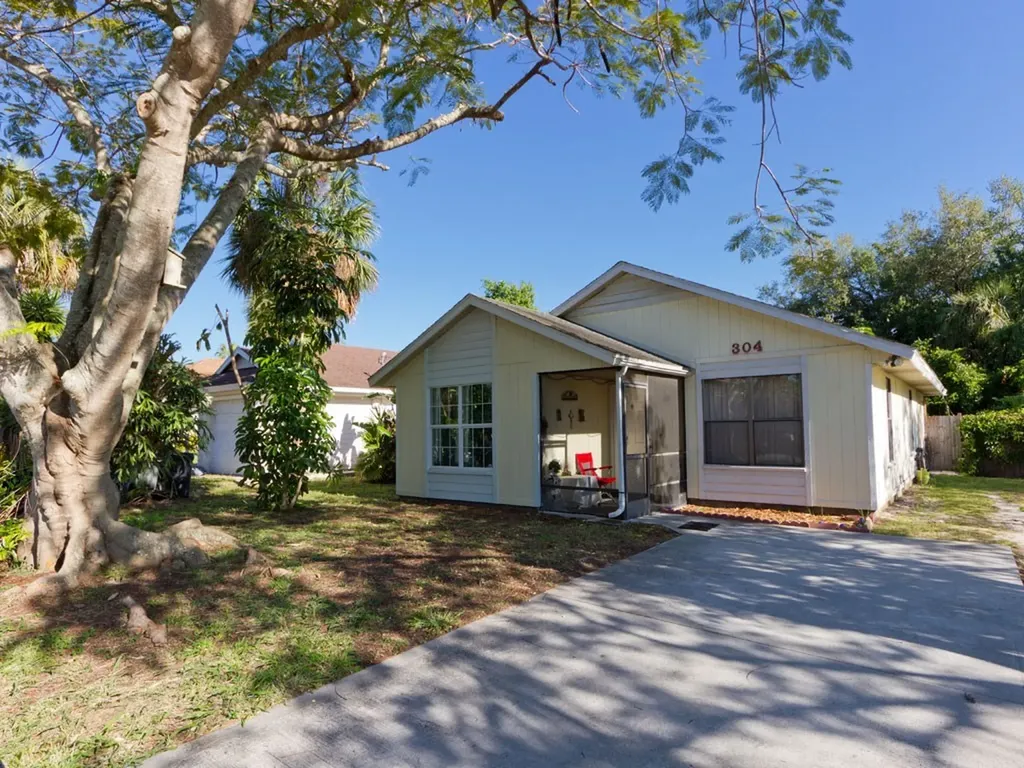 304 14th Street SW Vero Beach FL 32962