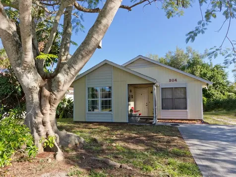 304 14th Street SW Vero Beach FL 32962