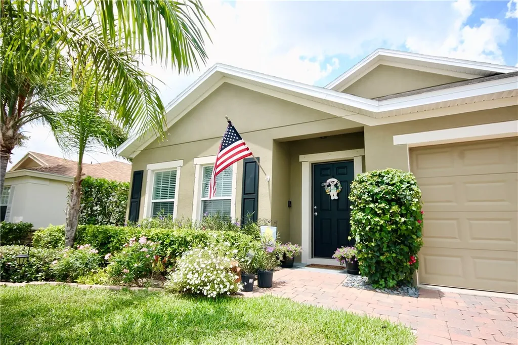 1268 Lexington Square SW Vero Beach FL 32962