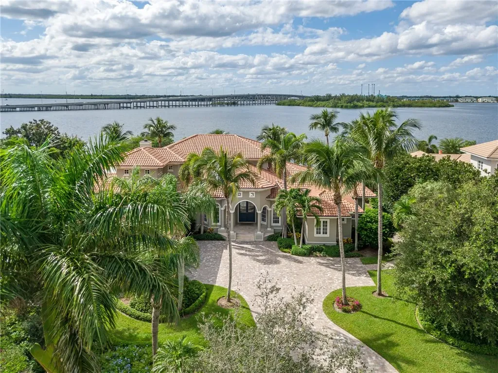 665 Lake Drive Vero Beach FL 32963