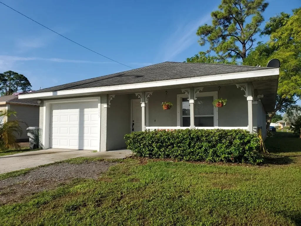 1235 11th Terrace SW Vero Beach FL 32962