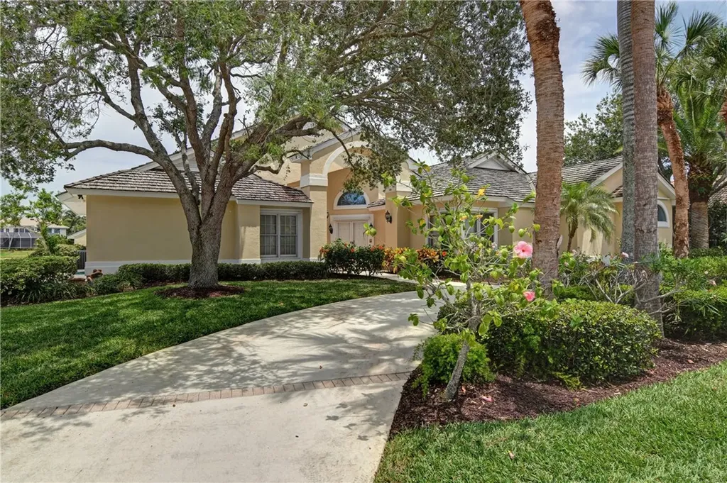 220 Riverway Drive Vero Beach FL 32963