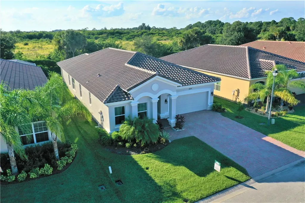 1805 Berkshire Circle SW Vero Beach FL 32968