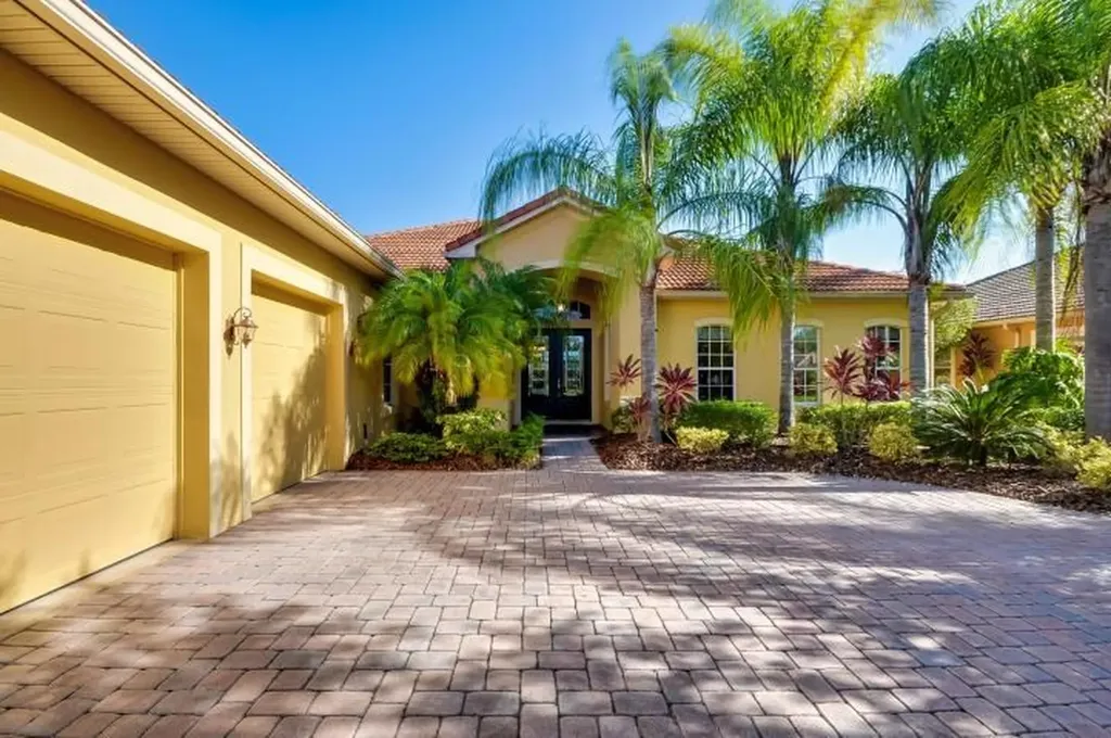 543 Viterra Court Kissimmee FL 34759