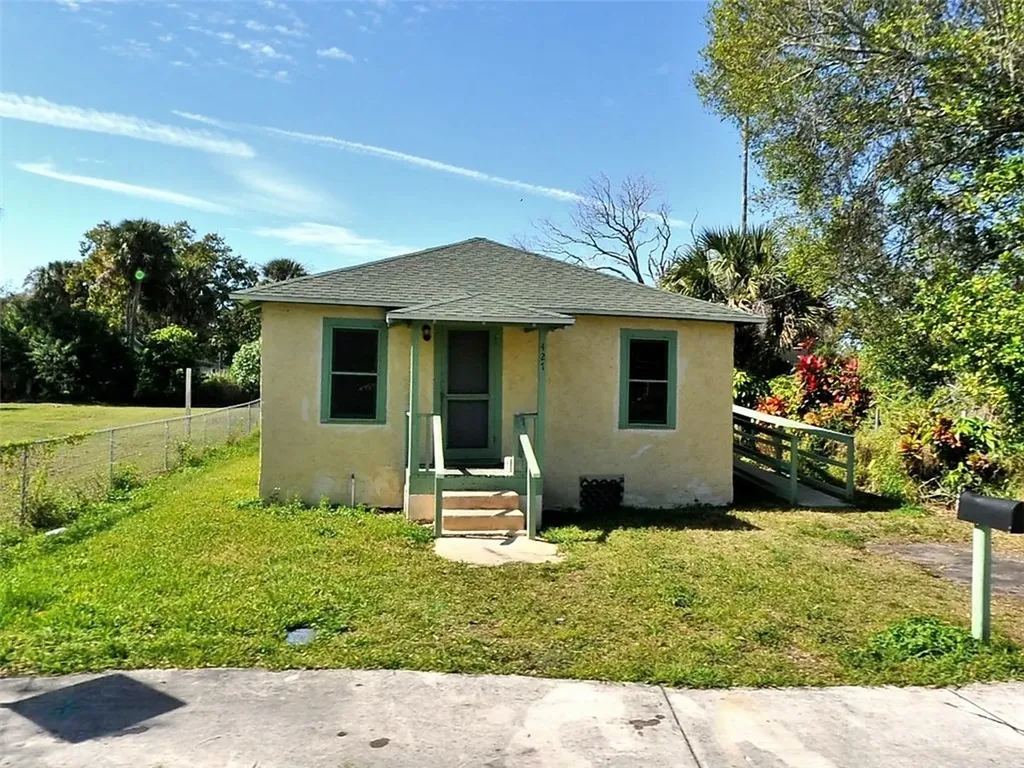 427 N 10th Street Fort Pierce FL 34950
