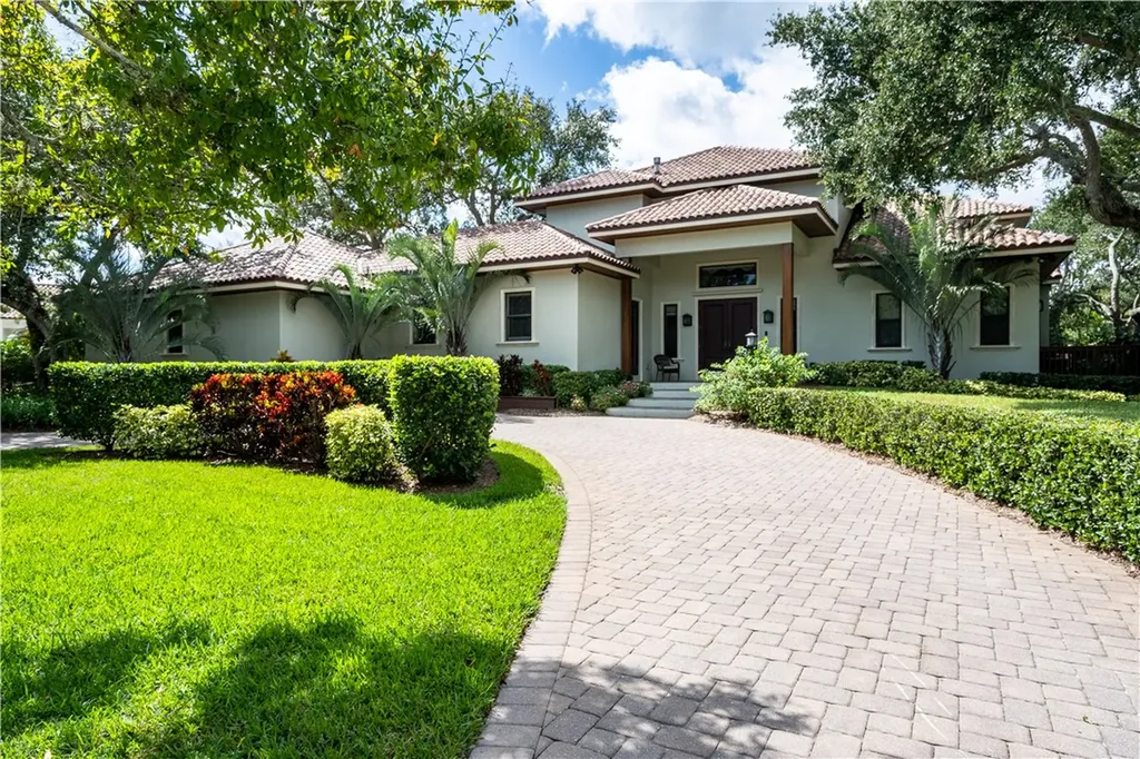 1611 W Camino Del Rio Vero Beach FL 32963