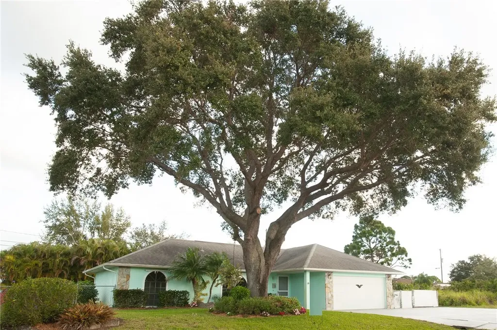 112 Alhambra Avenue Sebastian FL 32958