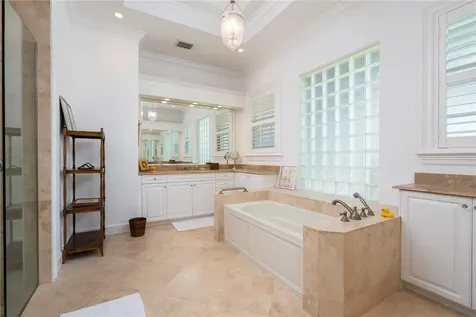 320 Lakeview Way Vero Beach FL 32963