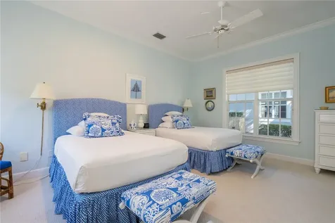 320 Lakeview Way Vero Beach FL 32963
