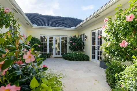 320 Lakeview Way Vero Beach FL 32963