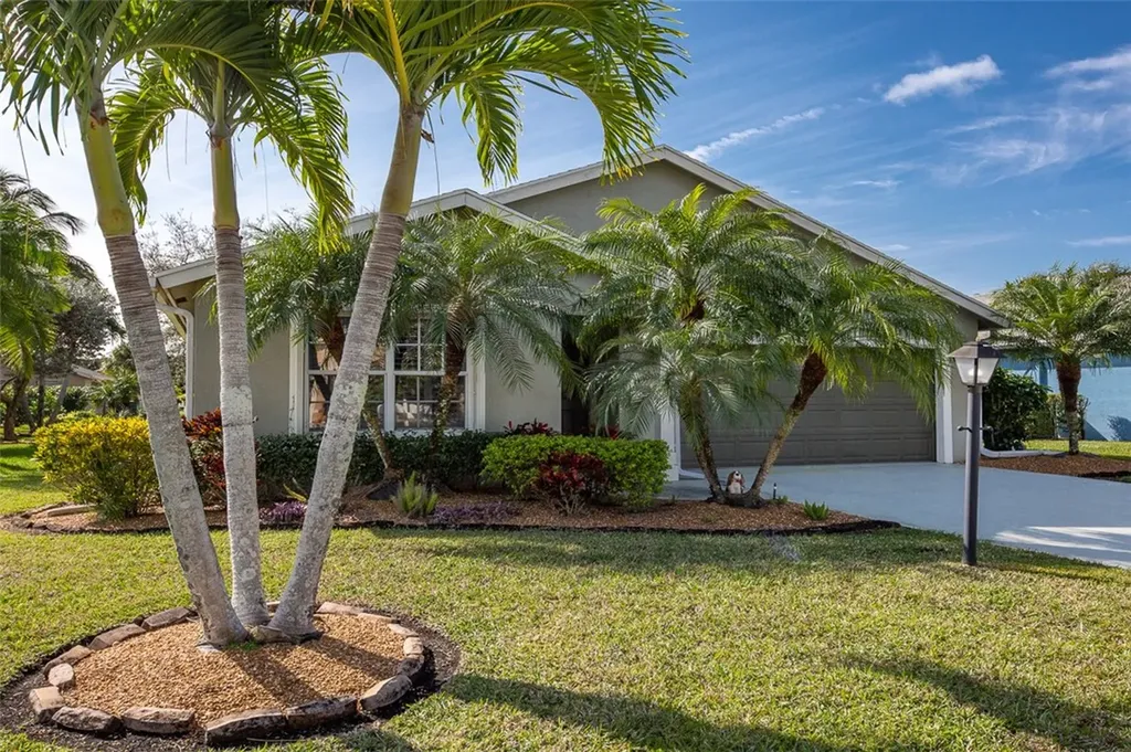 2828 SW Versailles Terrace Stuart FL 34997